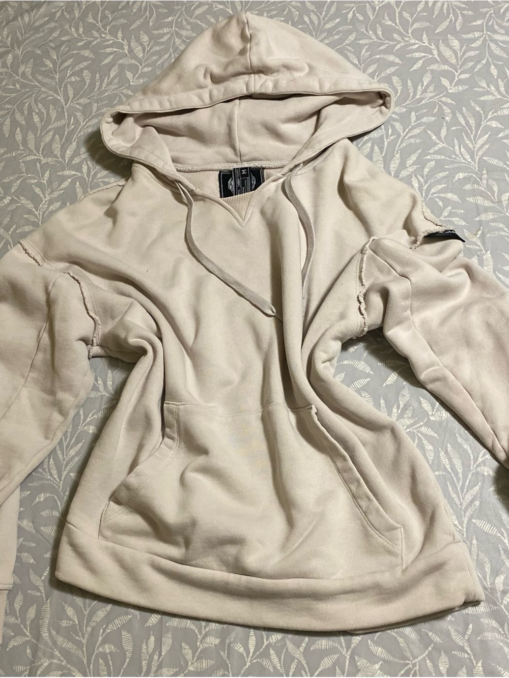 Alphalete Cream Hooded Pullover Sweatshirt